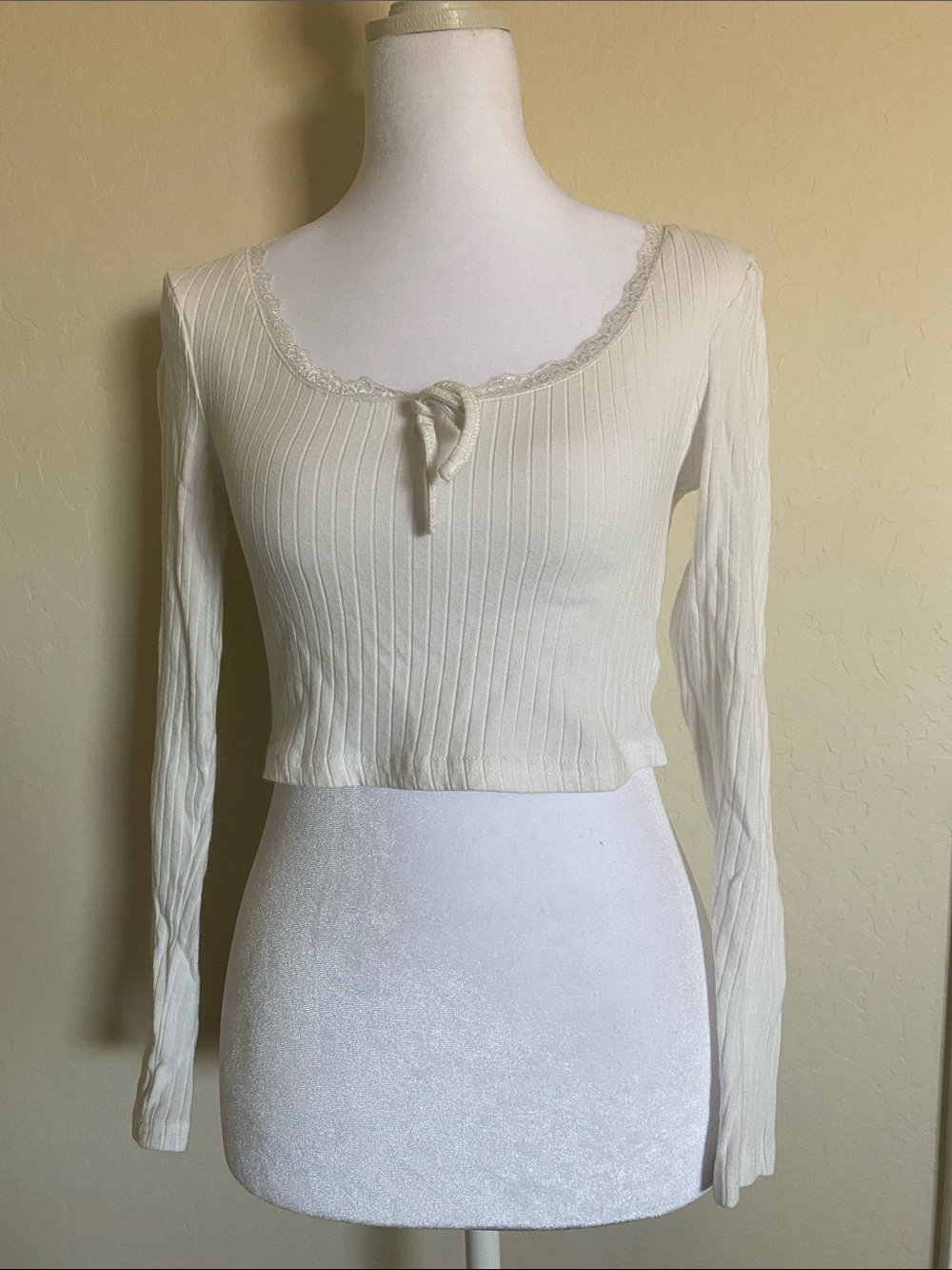 Junior’s White Ribbed Long Sleeve Crop Top